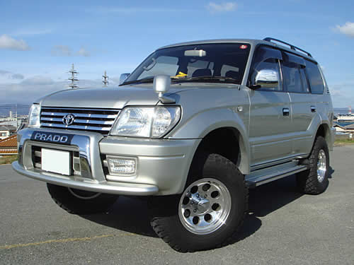 大阪府摂津市、四駆でお馴染み4x4 CRAZEのカスタムカー紹介